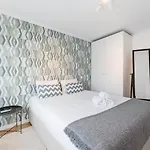 Guestready - Geometric Dawn In Do Conde