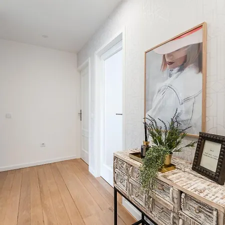 Guestready - Geometric Dawn In Do Conde