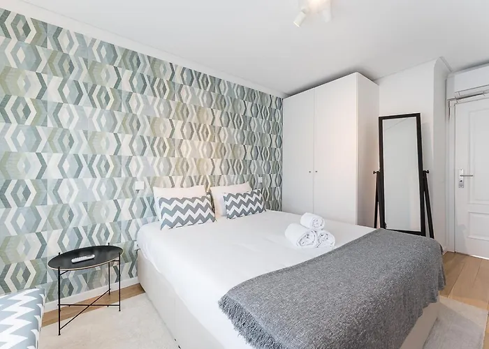 Guestready - Geometric Dawn In Do Conde